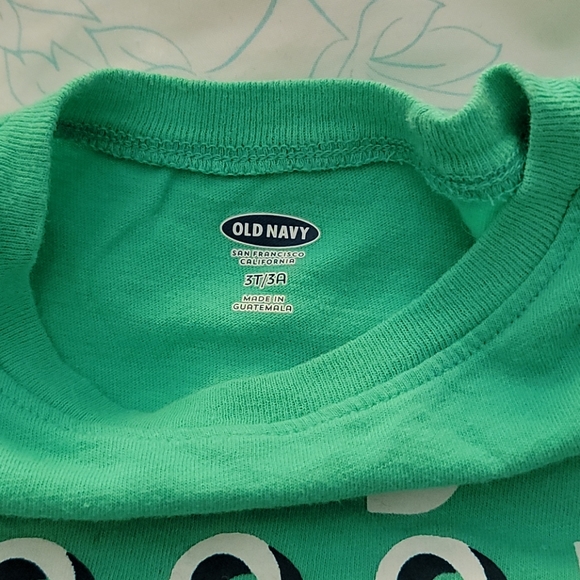 Old Navy toddler t-shirt - Picture 2 of 2